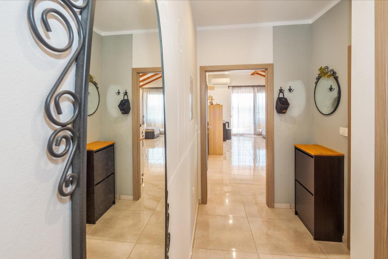 Sunny Apartments Stobrec Bagian luar foto