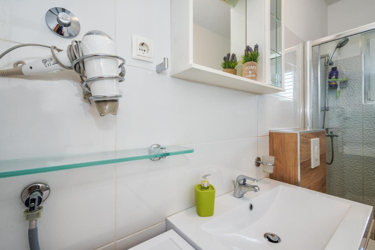 Sunny Apartments Stobrec Bagian luar foto